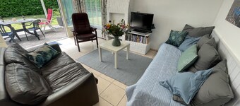 Cosy detached simple bungalow within walking distance of Lake Veere (beach) and marina.