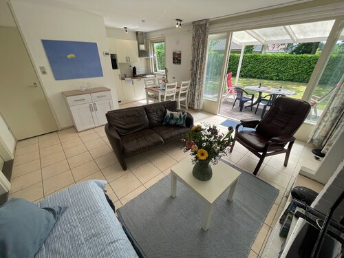 Gemütlicher, freistehender, einfacher Bungalow in Laufnähe zum Veerse Meer (Strand) und Yachthafen.