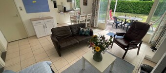 Cosy detached simple bungalow within walking distance of Lake Veere (beach) and marina.