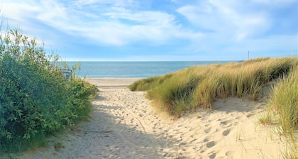 Modern holiday villa with large back garden located on a small lake. Within walking distance of the North Sea beach!