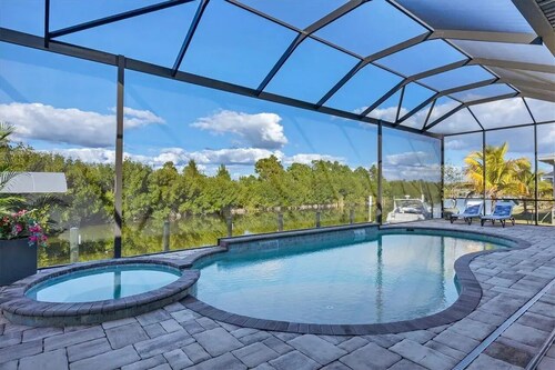 Waterfront private Resort style in South Gulf Cove, heated pool, spa & boat dock