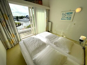 3 bedrooms, WiFi - Detached holiday home with direct access to Lake Veere. (Kortgene)