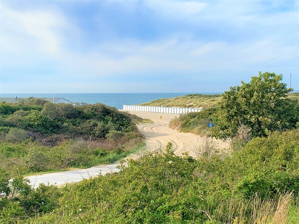 Beach - Detached comfortable holiday home with enclosed garden. (Kortgene)