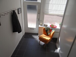 Interior - Detached, comfortable holiday home within walking distance of the Oosterschelde near the North Sea beach and Veerse Meer. (Wissenkerke)