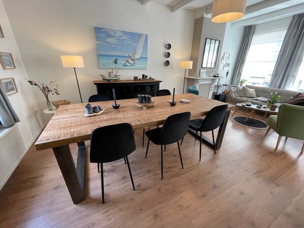 Dining - Detached, comfortable holiday home within walking distance of the Oosterschelde near the North Sea beach and Veerse Meer. (Wissenkerke)