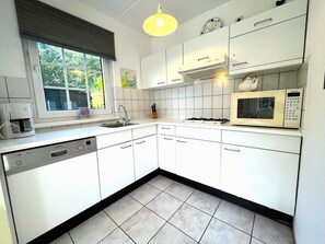 Kühlschrank, Herdplatte, Geschirrspüler