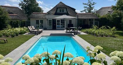 Genießen Sie einen wunderschönen Urlaub in dieser geräumigen und komfortablen Villa, ideal für Familien.