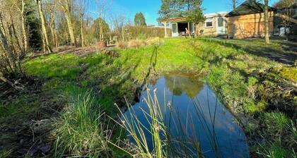 Detached bungalow for 4 people with south-facing garden.