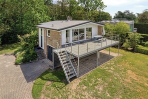 Exterior - Completely renovated detached holiday home with private garden. (Kamperland)