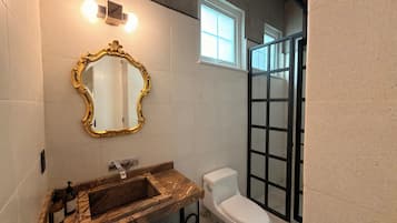 Studio Suite, 1 King Bed | Bathroom | Free toiletries, hair dryer, towels, soap