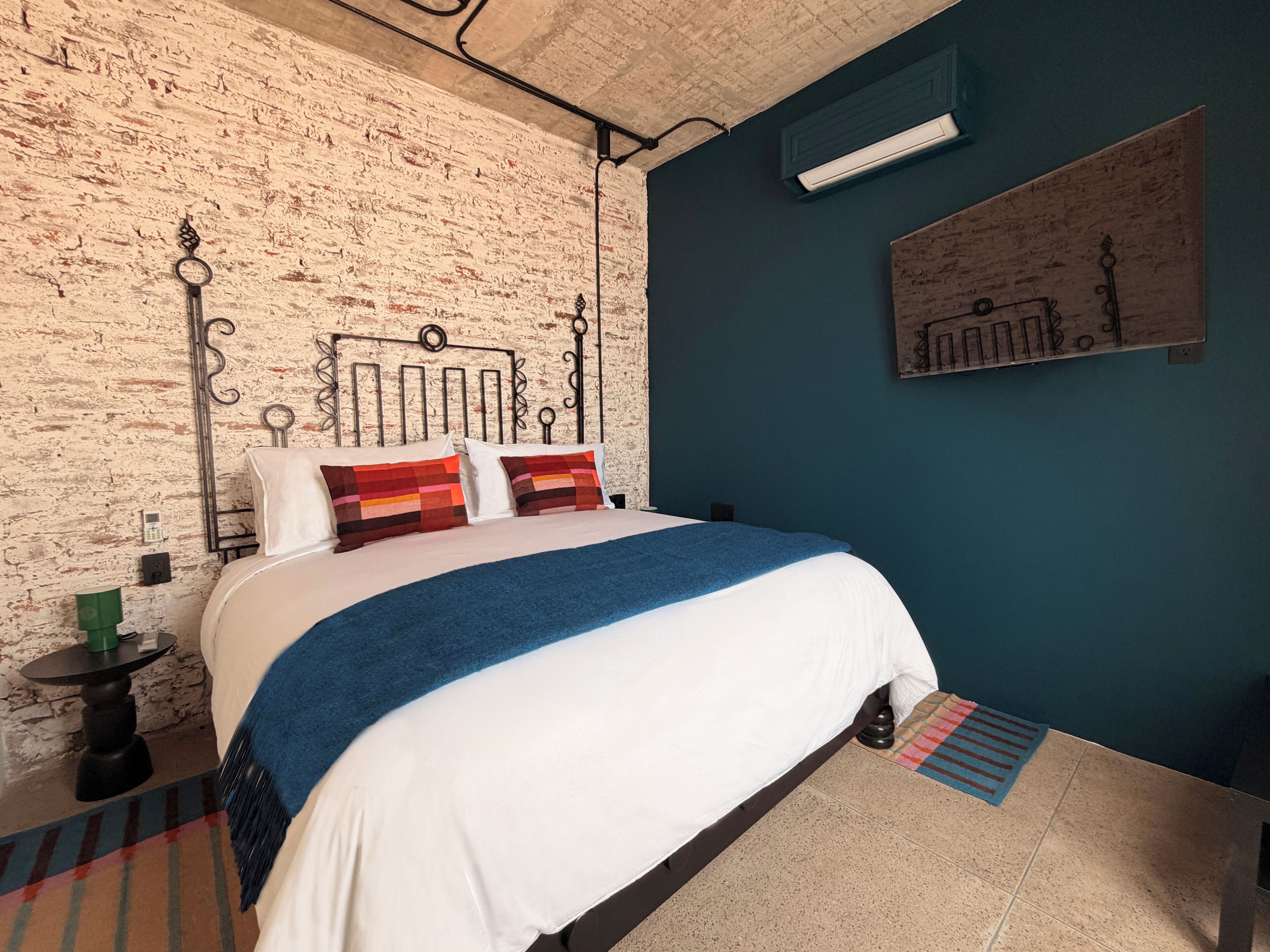 Deluxe Room, 1 King Bed, City View | Premium bedding, minibar, in-room safe, blackout drapes