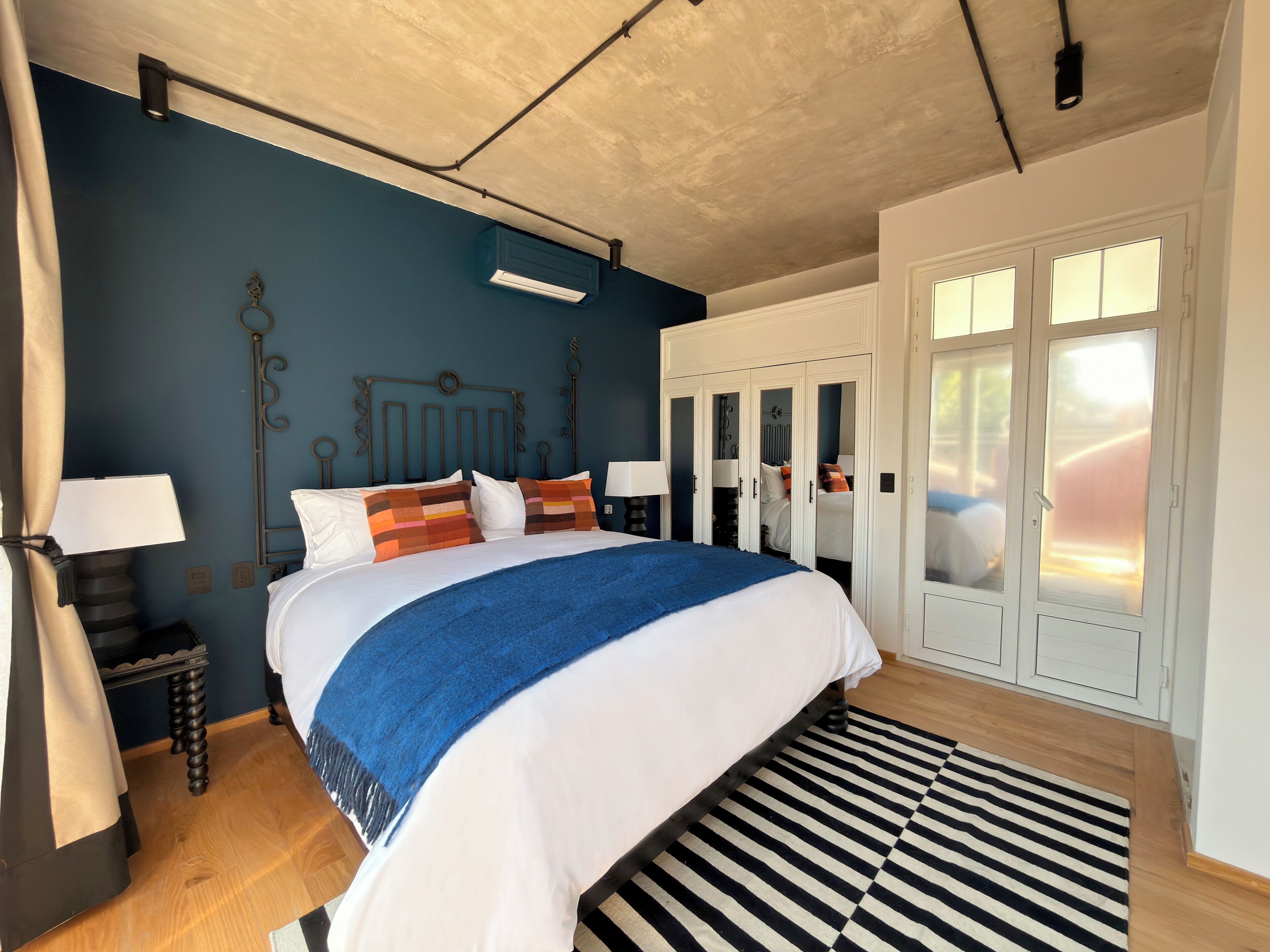 City Studio Suite, 1 King Bed, Balcony | Premium bedding, minibar, in-room safe, blackout drapes