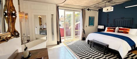 Suite estudio de diseñador, 1 cama King size, vista a la ciudad | Ropa de cama de alta calidad, edredón y minibar