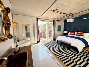 Design Studio Suite, 1 King Bed, City View | Premium bedding, minibar, in-room safe, blackout drapes - Maximo Mexico Hotel (Mexico City)