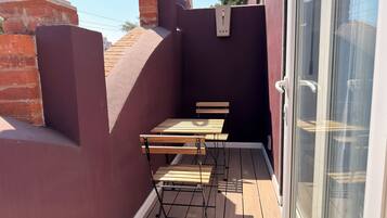 Suite estudio de diseñador, 1 cama King size, vista a la ciudad | Vista a la calle