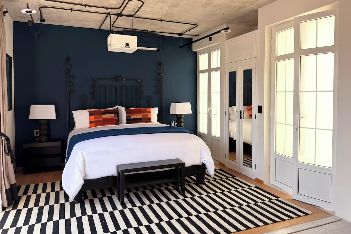 Design Studio Suite, 1 King Bed, City View | Premium bedding, minibar, in-room safe, blackout drapes