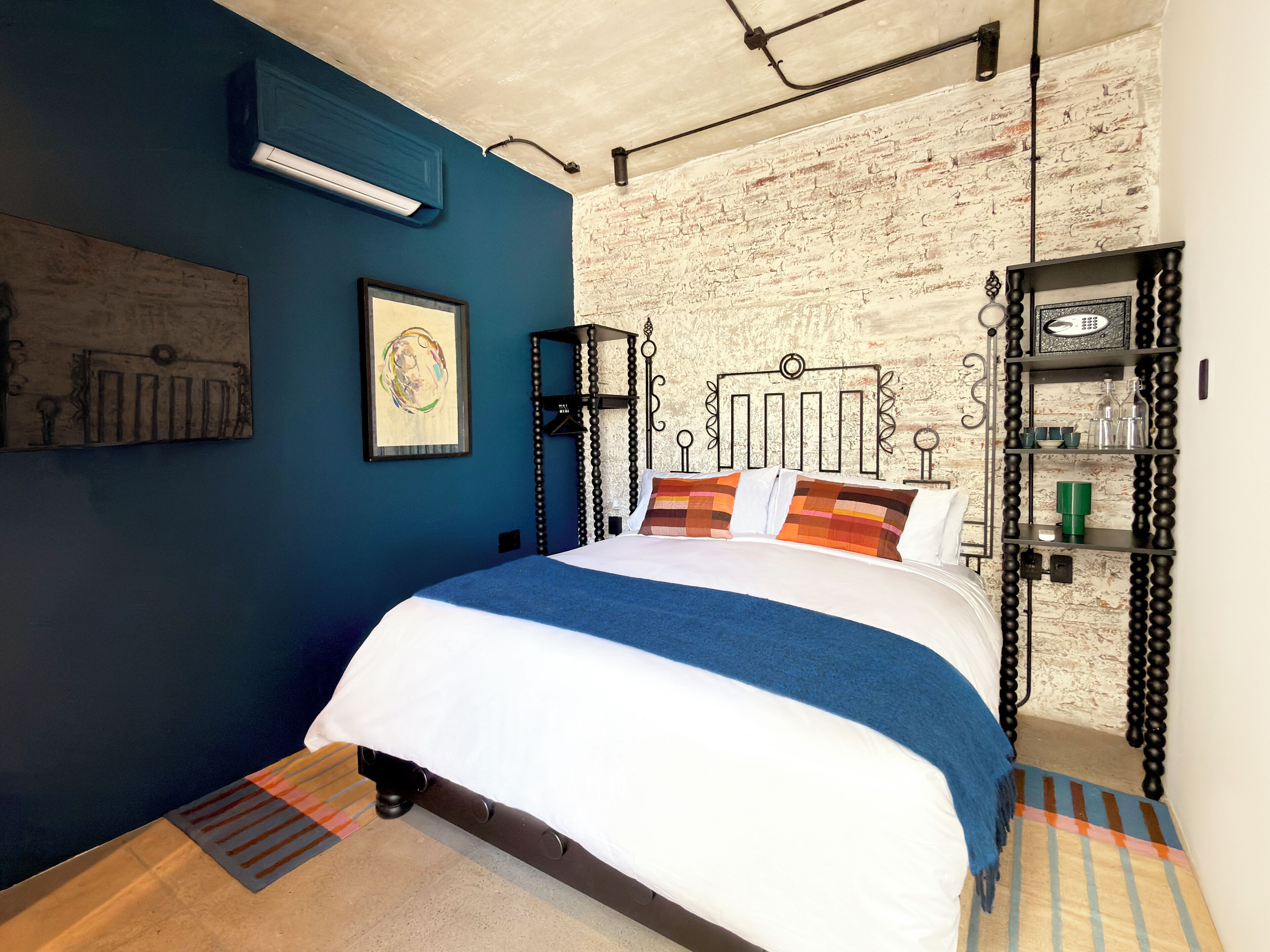 Basic Room, 1 King Bed, City View | Premium bedding, minibar, in-room safe, blackout drapes