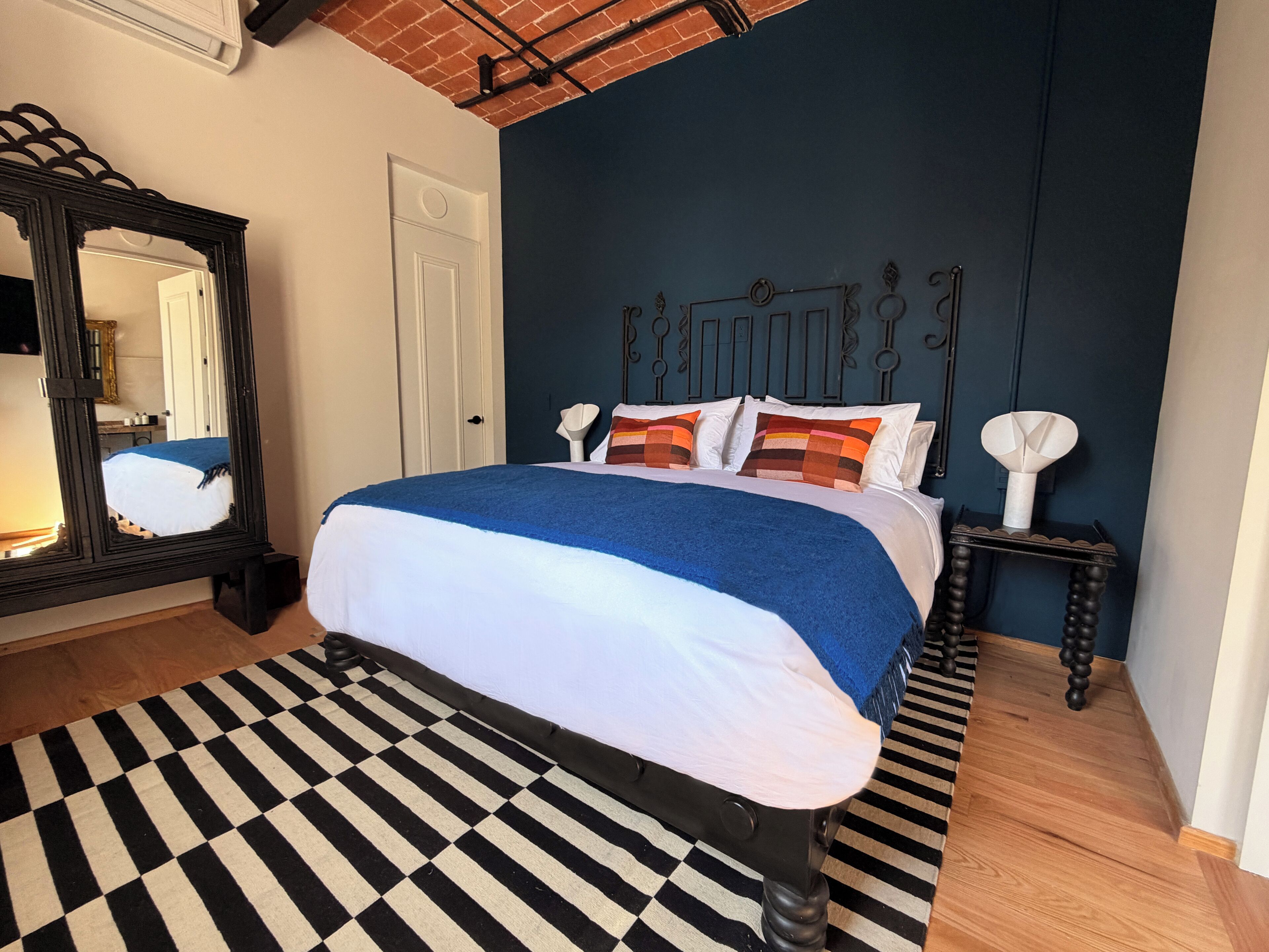 Premium Studio, 1 King Bed, City View | Premium bedding, minibar, in-room safe, blackout drapes