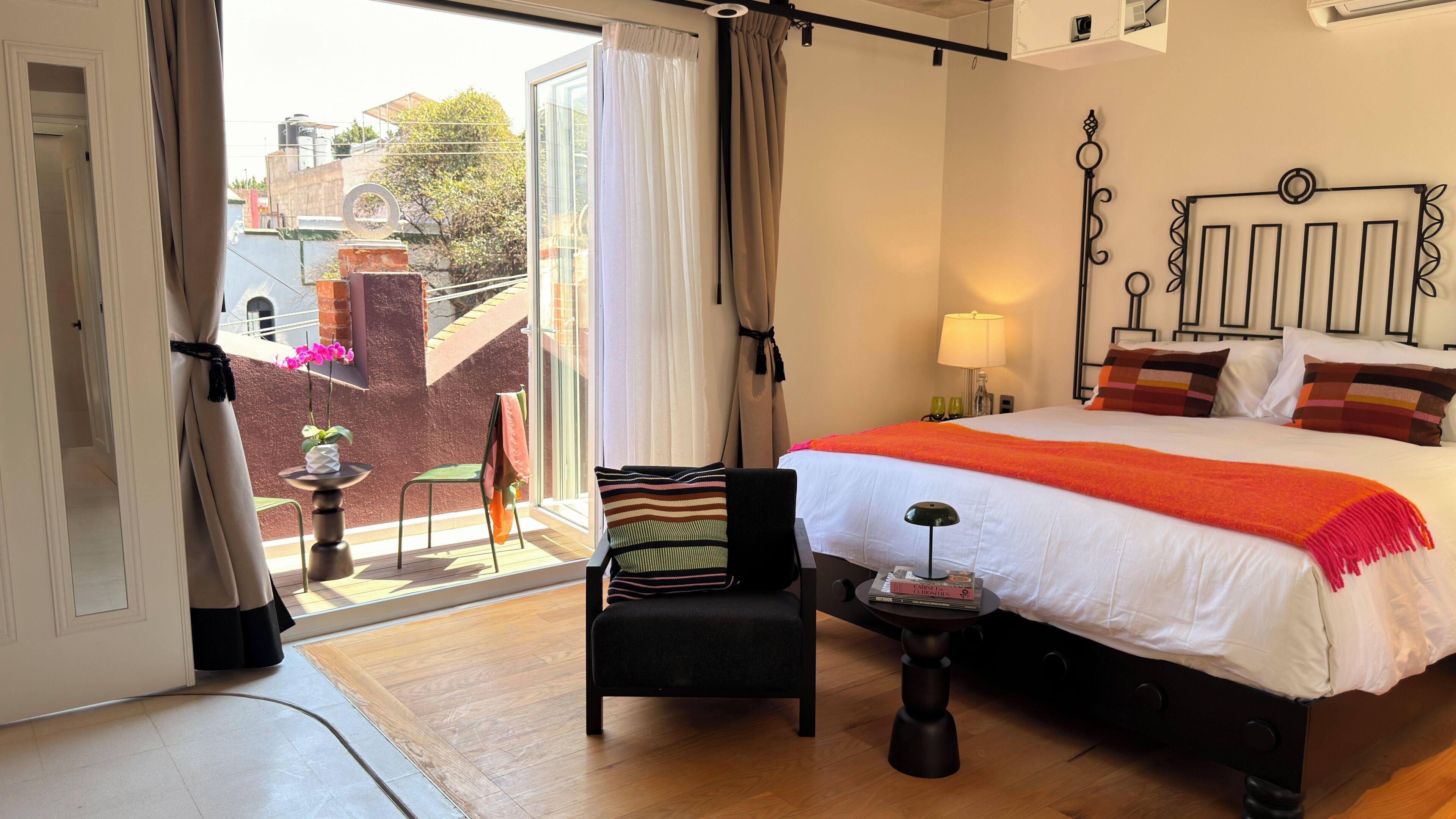 Design Studio Suite, 1 King Bed, City View | Premium bedding, minibar, in-room safe, blackout drapes