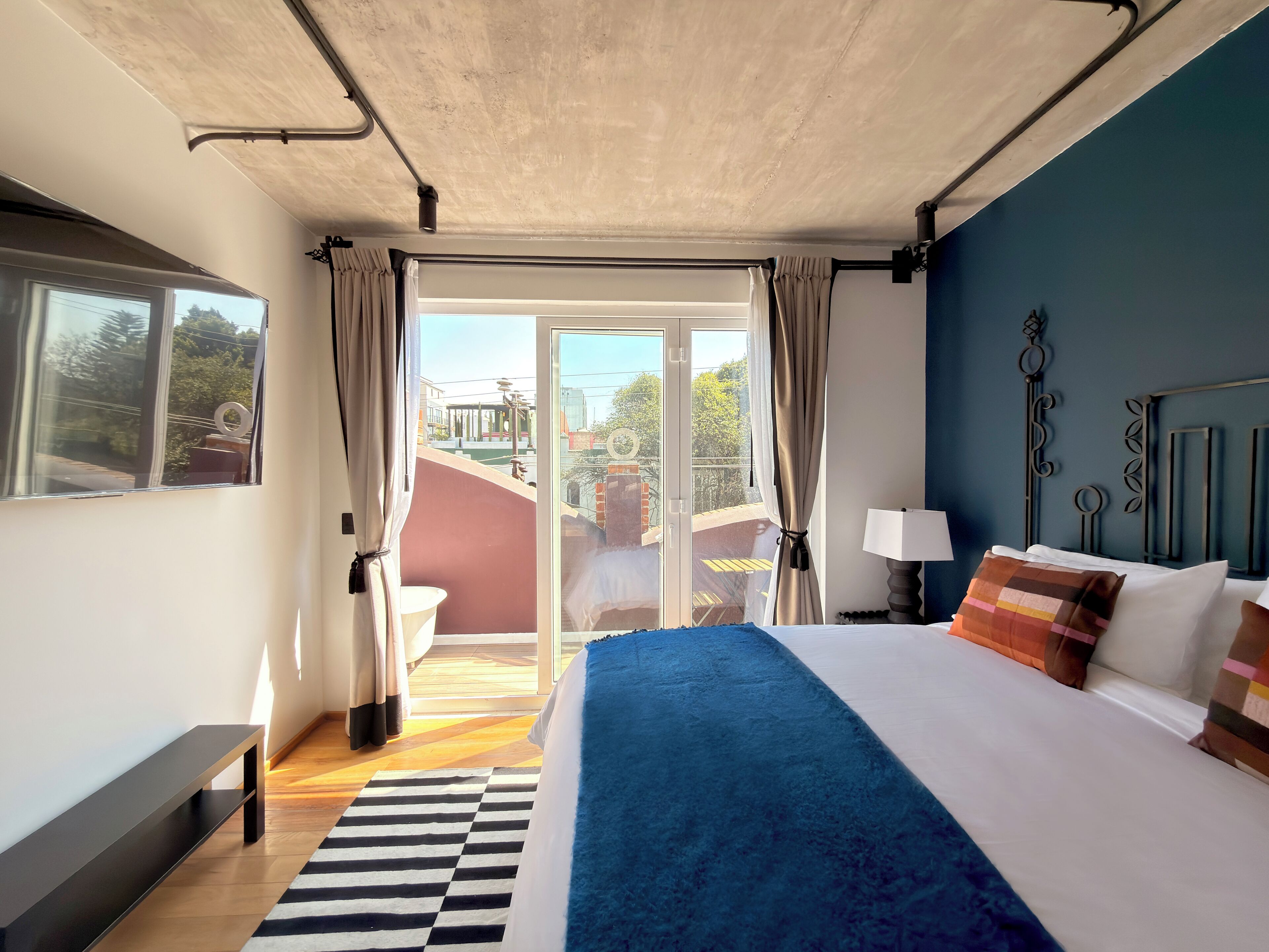Suite estudio City, 1 cama de matrimonio grande, balcón | Ropa de cama de alta calidad, edredones de plumas, minibar y caja fuerte