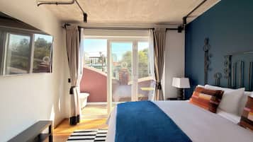 City Studio Suite, 1 King Bed, Balcony | Premium bedding, down duvets, minibar, in-room safe