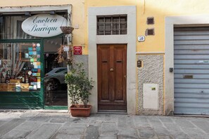 Exterior detail - Eleganza Antica by MMega (Florence)