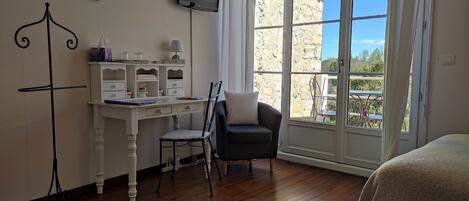 Wifi gratis y ropa de cama