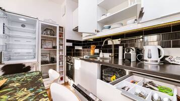 Fridge, oven, stovetop, dishwasher