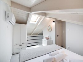 Cortinas blackout, tabla de planchar con plancha y wifi gratis 