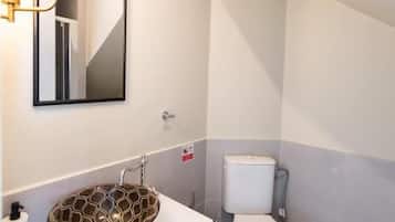 Superior Apartment, Balcony, City View | Bathroom | Shower, hair dryer, towels