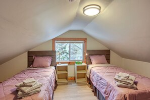 3 makuuhuonetta, vauvan matkasänky, internet, vuodevaatteet