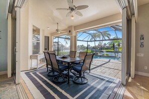 Dining - VRCC Villa Eternity Blue (Cape Coral)