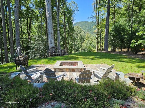 Serene and Peaceful Mountain Escape