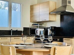 Dining - Spacious and quiet house in La Rochelle for 6 (La Rochelle)