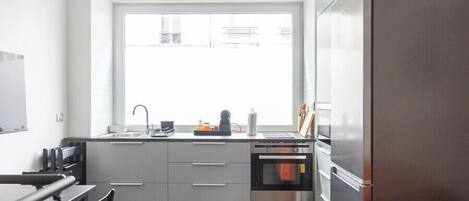 Réfrigérateur, micro-ondes, four, cafetière/bouilloire