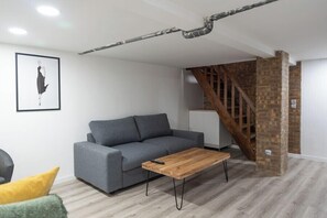 TV - Spacious and comfortable apartment in Paris 17th. (Paris)
