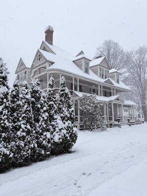 Exterior - The Berkshire Mountain Inn (Great Barrington)