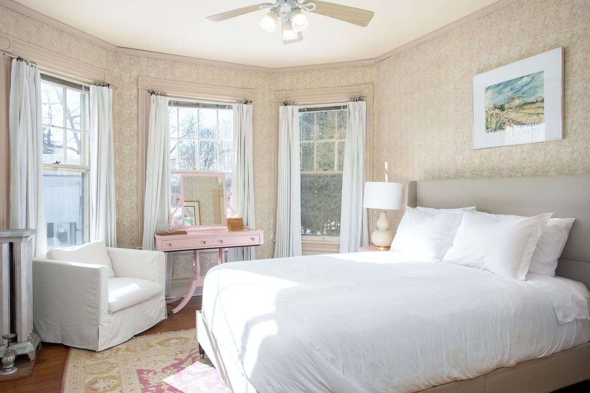 Chambre Double, vue jardin | Décoration personnalisée, fer et planche à repasser, Wi-Fi gratuit