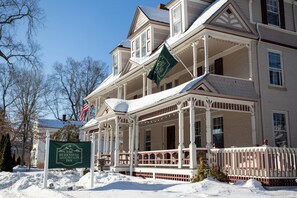Exterior - The Berkshire Mountain Inn (Great Barrington)