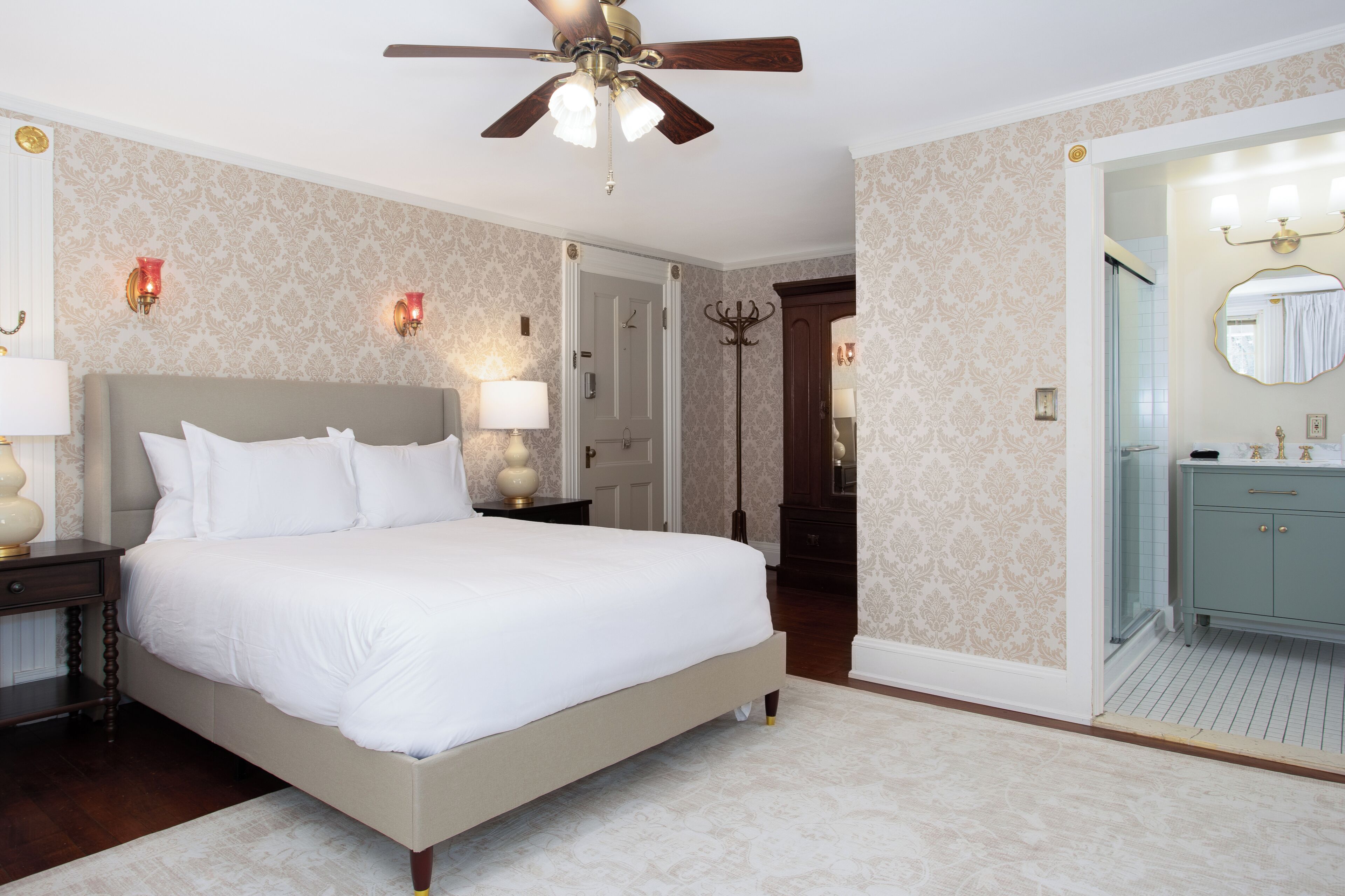 Chambre Double | Décoration personnalisée, fer et planche à repasser, Wi-Fi gratuit