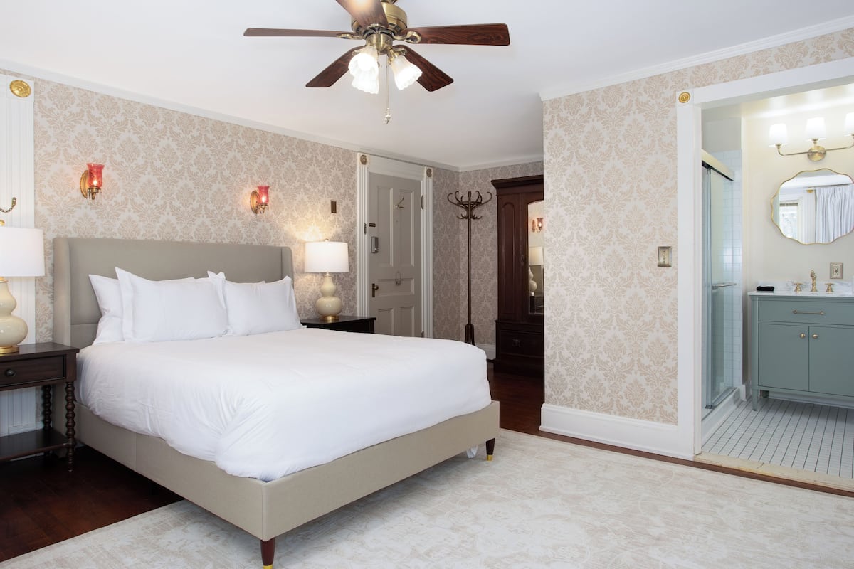 Chambre Double | Décoration personnalisée, fer et planche à repasser, Wi-Fi gratuit