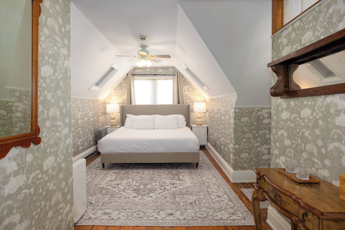 Chambre Double | Décoration personnalisée, fer et planche à repasser, Wi-Fi gratuit