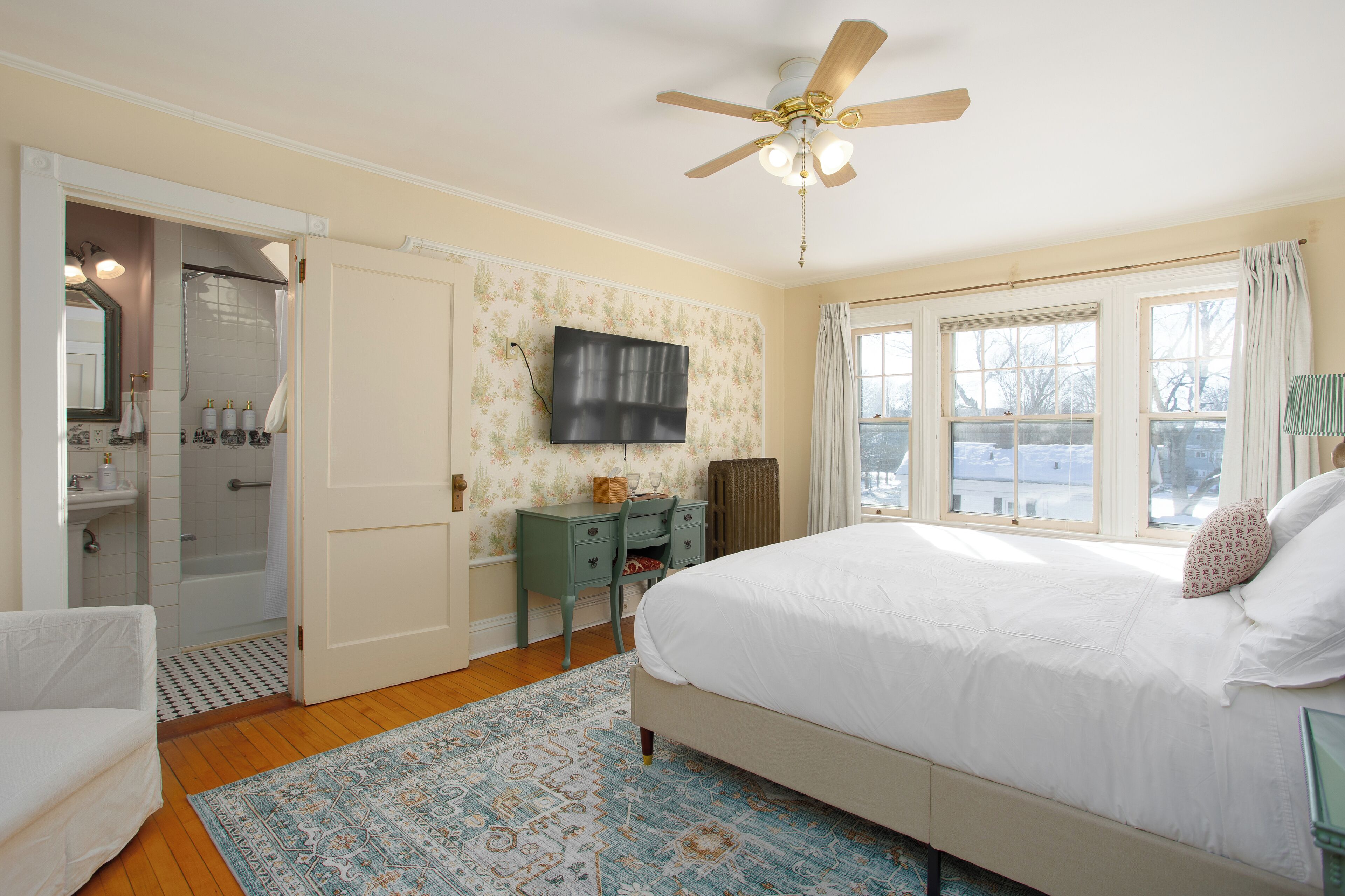 Double Room, Garden View | Individually decorated, iron/ironing board, free WiFi