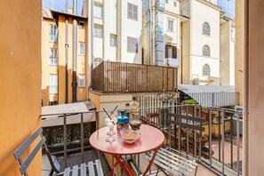 Outdoor dining - BDC - Trevi Premium 3BDR + 3BATH (Rome)