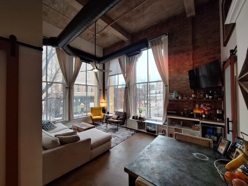 Fabulous 2-bedroom condo with AC in Kansas City