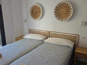 2 bedrooms, free WiFi, bed sheets - Modern Duplex in the Heart of Jaca for 6 People (Jaca)