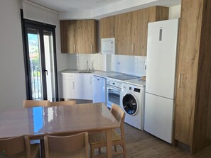 Microwave, oven, dishwasher, coffee/tea maker - Modern Duplex in the Heart of Jaca for 6 People (Jaca)