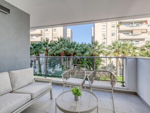 Property grounds - Modern apartment in Estepona with parking, near beaches (Estepona)