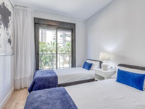 2 bedrooms, free WiFi, bed sheets - Modern apartment in Estepona with parking, near beaches (Estepona)