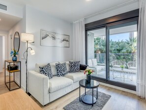 TV - Modern apartment in Estepona with parking, near beaches (Estepona)